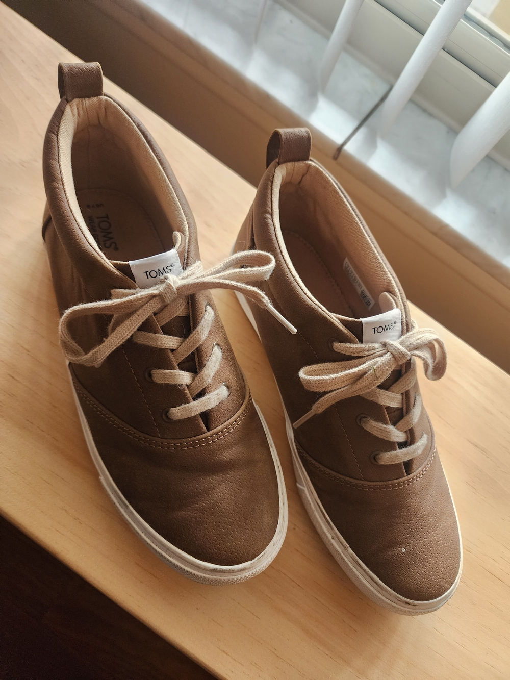 TOMS Boys Fenix Mid Top Sneaker Toffee Brown Size 6